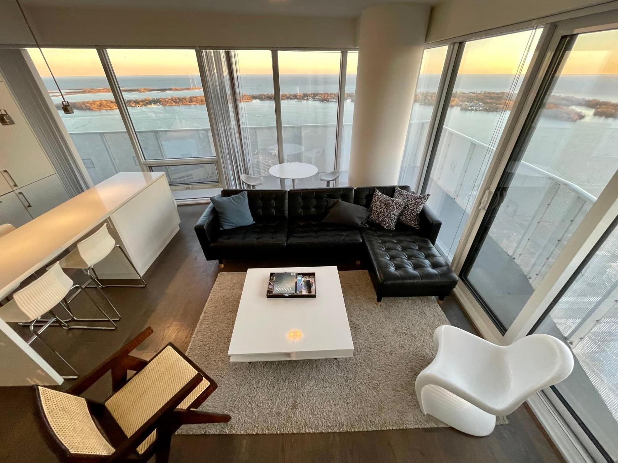 Presidential Suite Heart Of Downtown With Stunning View โตรอนโต ภายนอก รูปภาพ