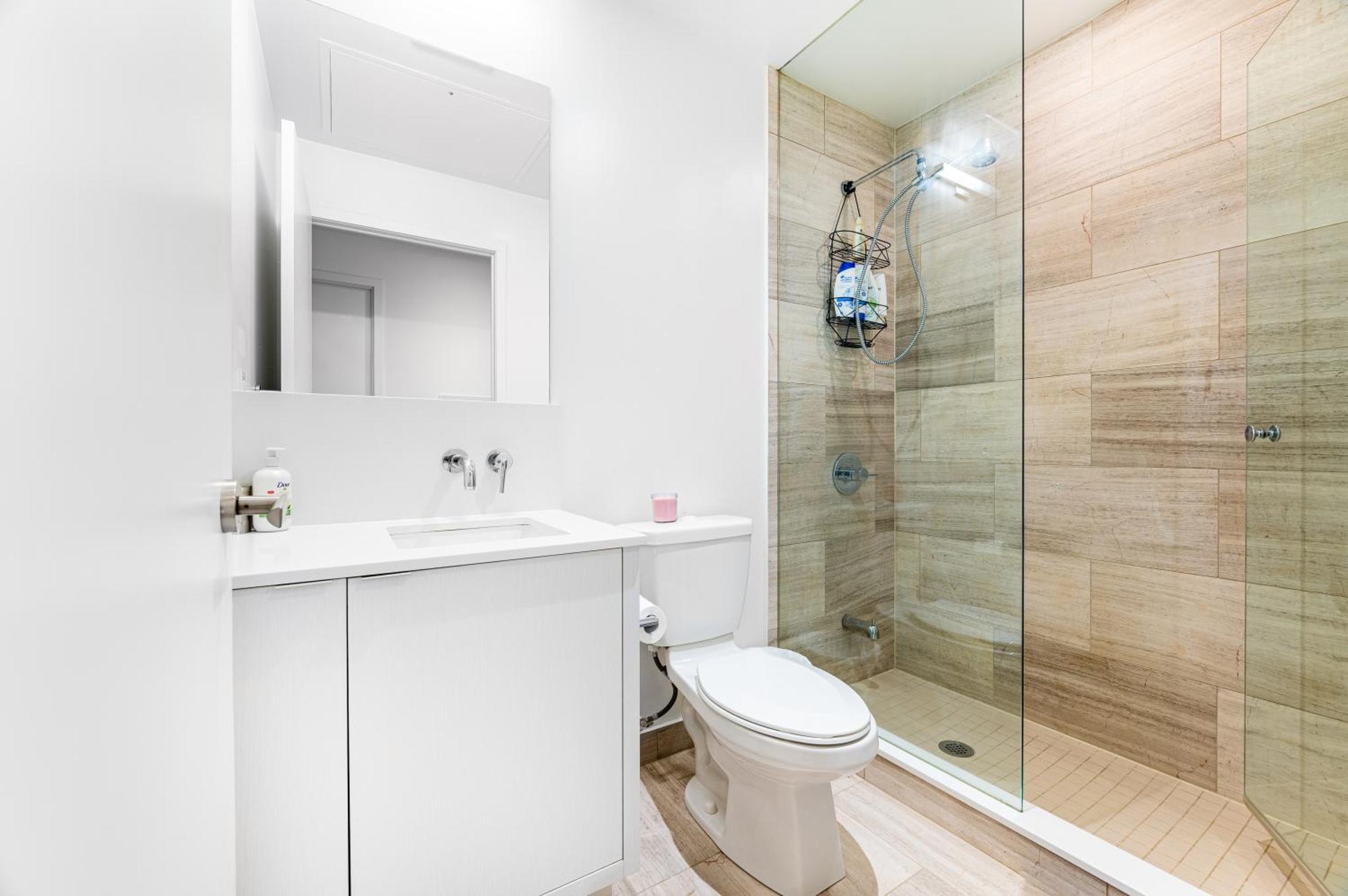 Presidential Suite Heart Of Downtown With Stunning View โตรอนโต ภายนอก รูปภาพ