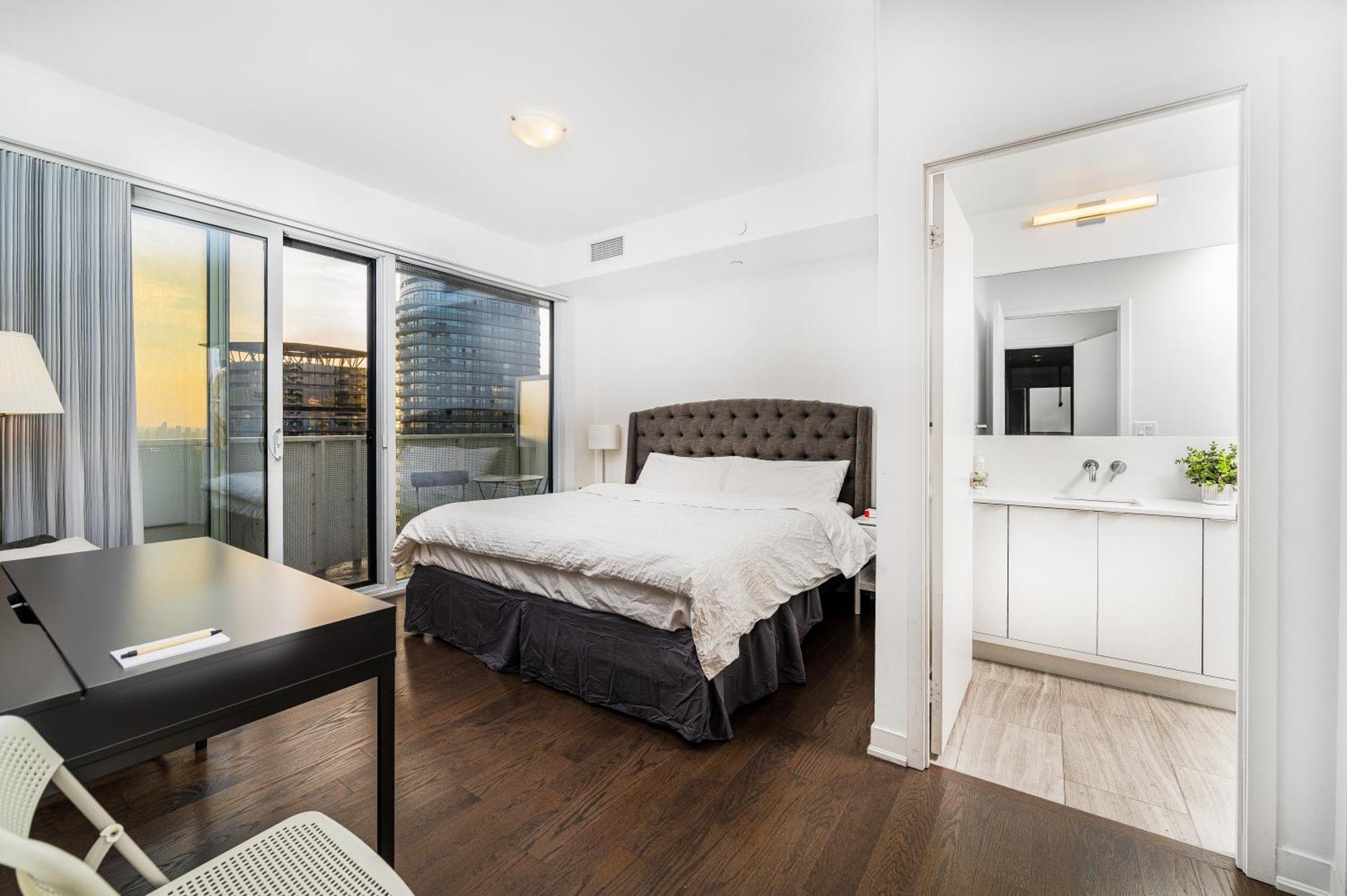 Presidential Suite Heart Of Downtown With Stunning View โตรอนโต ภายนอก รูปภาพ