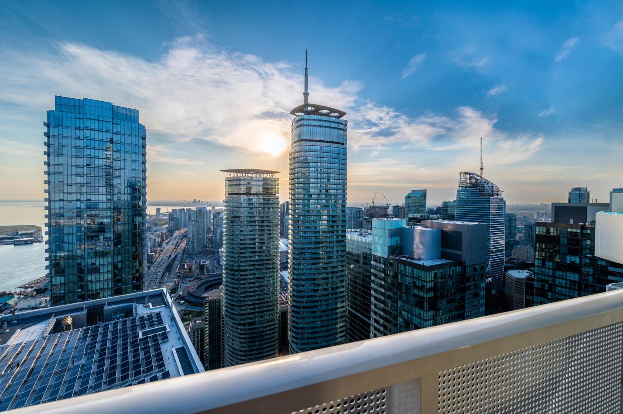 Presidential Suite Heart Of Downtown With Stunning View โตรอนโต ภายนอก รูปภาพ